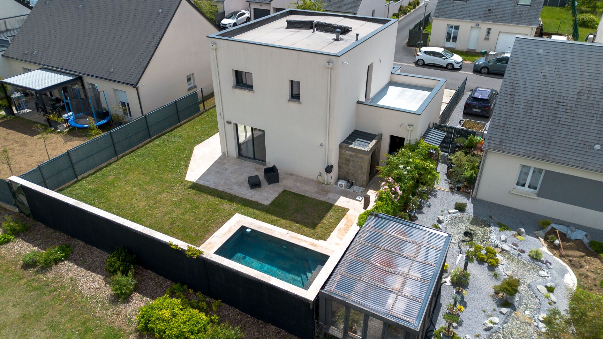 Villa / Maison contemporaine 105m2 - Piscine Balinaise - Garage - Jardin