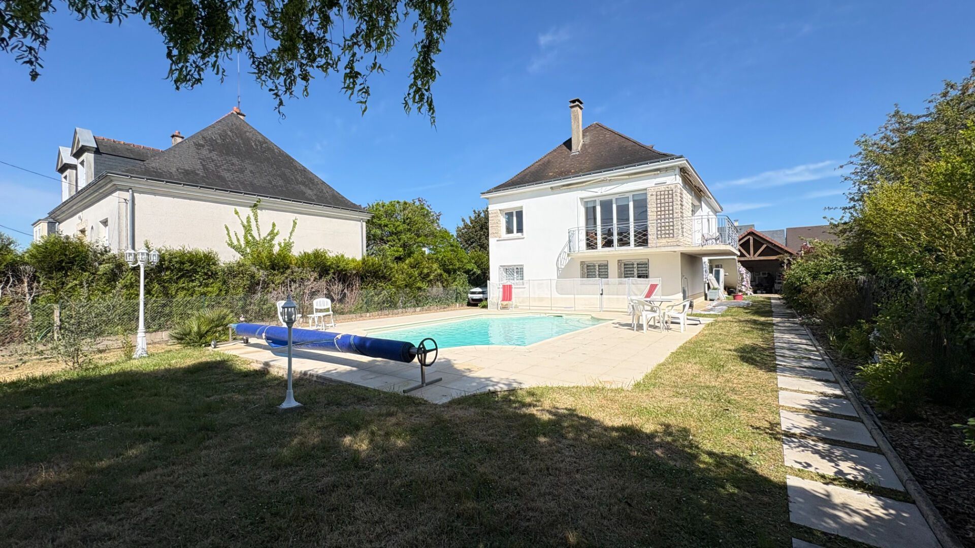 Maison traditionnelle - 7 pièces - 187m² - PISCINE - Rénové