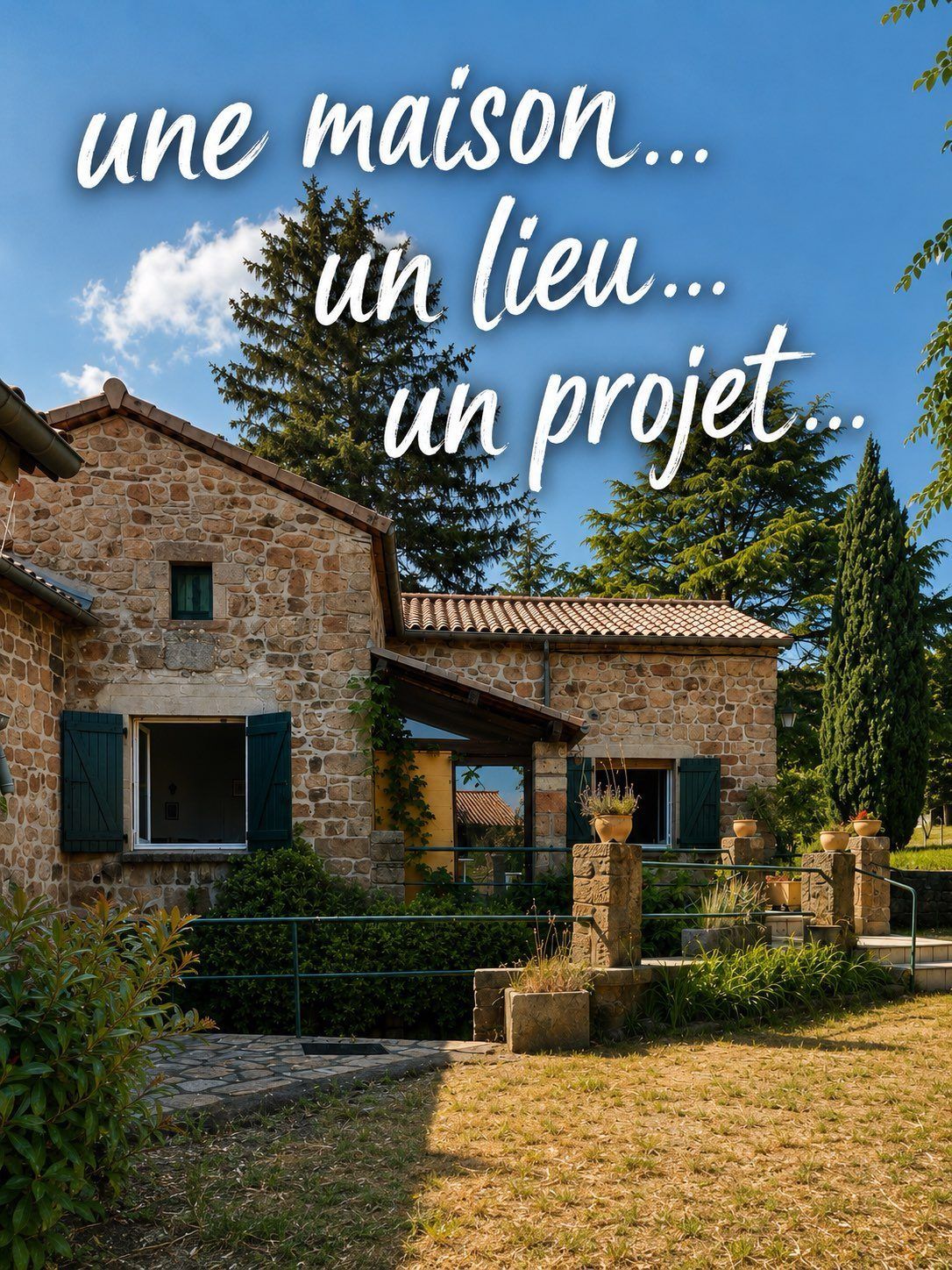 Planzolles en Ardèche - Propriété en pierre avec hébergements indépendants (gîtes) et 10 hectares de terrains