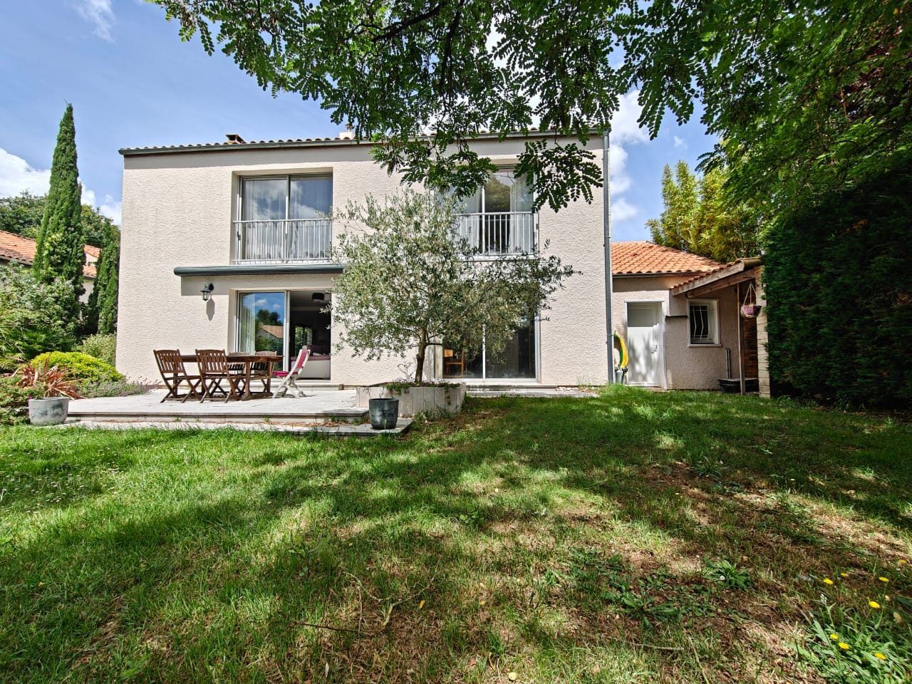 Belle maison de 182 m² comprenant 4 chambres et 1 bureau