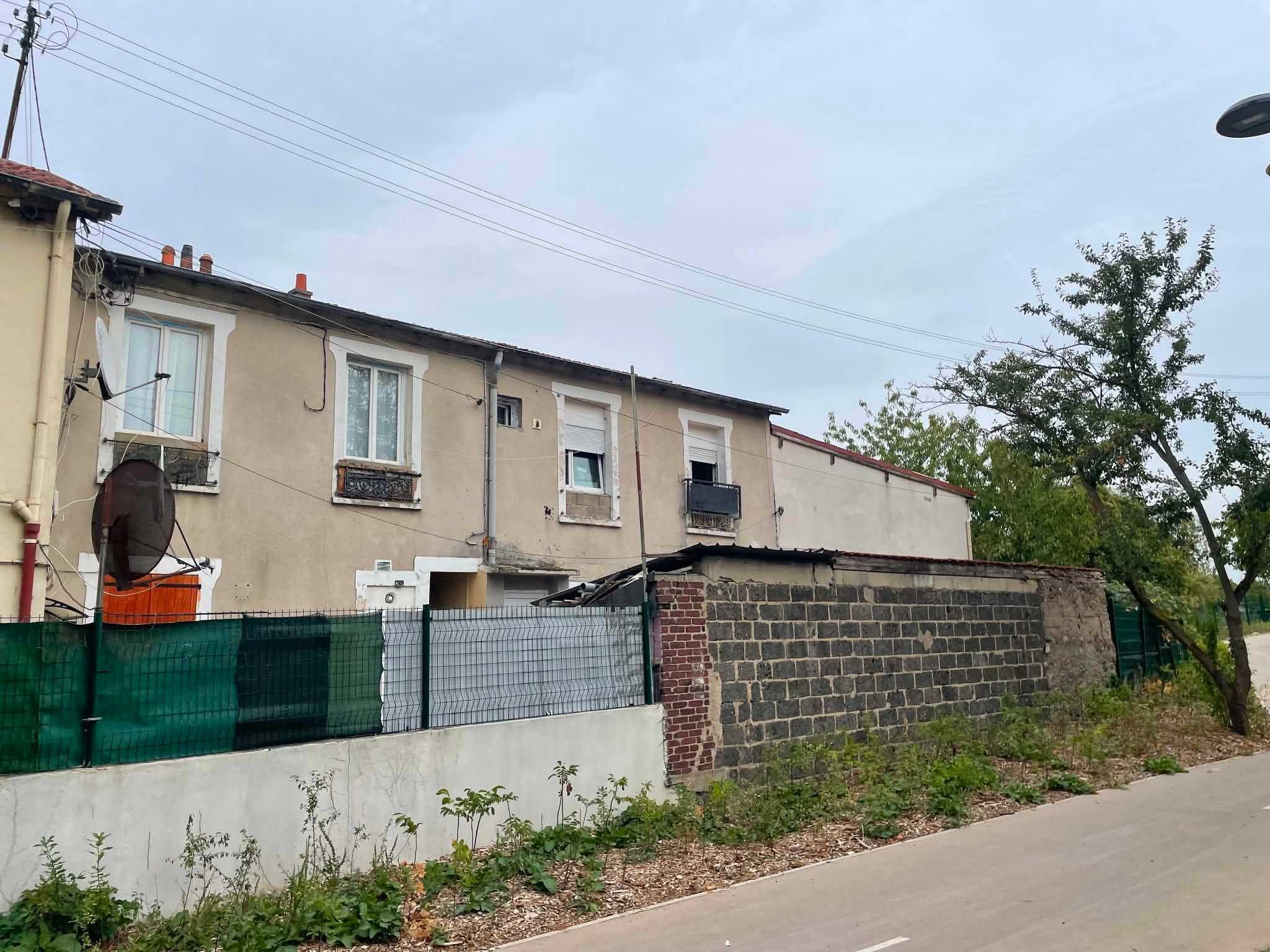 Ensemble immobilier quartier pavillonnaire 