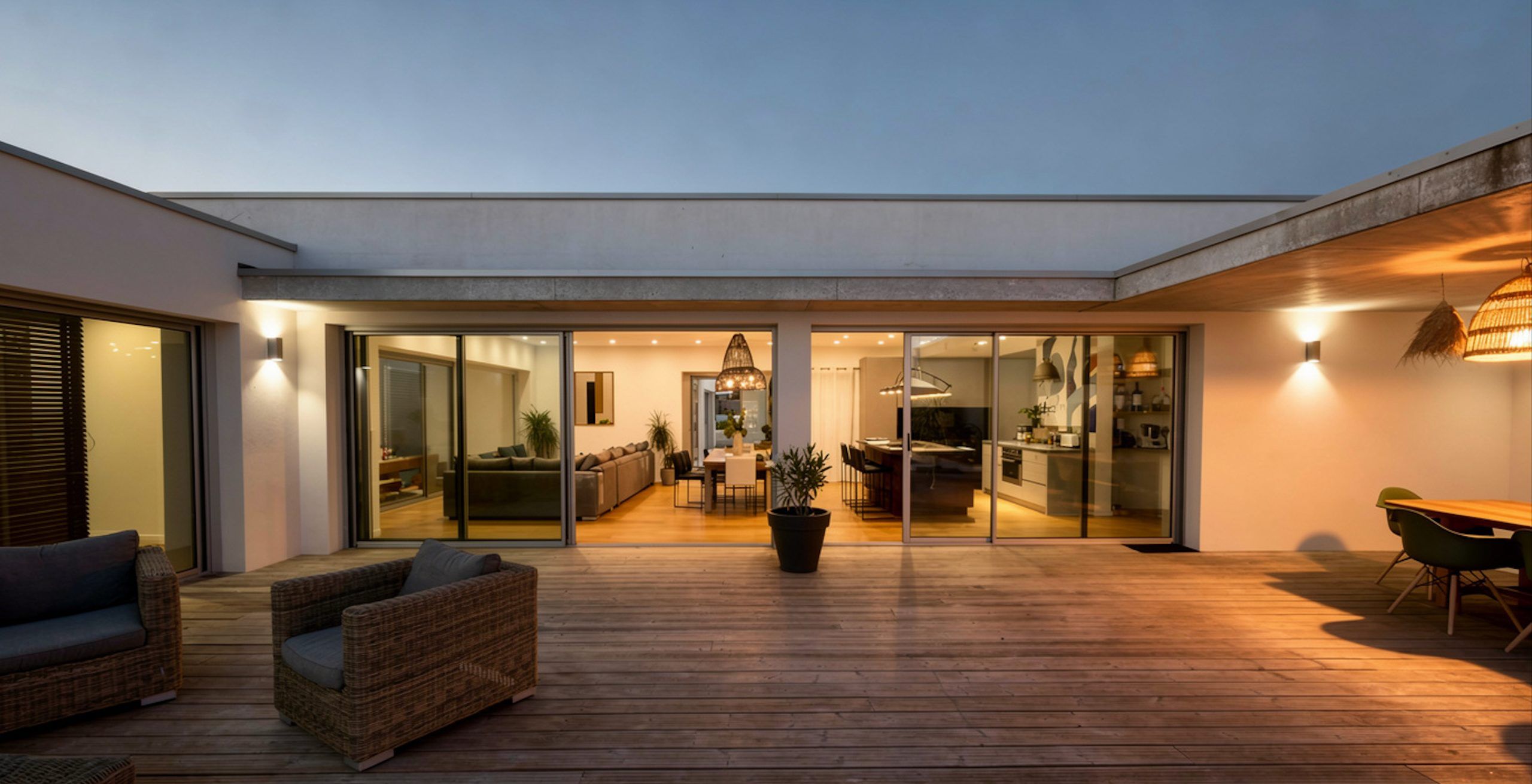 MAISON D’ARCHITECTE DE PLAIN-PIED – LOCMIQUÉLIC – PISCINE CHAUFFÉE – À 10 MINUTES DE LORIENT