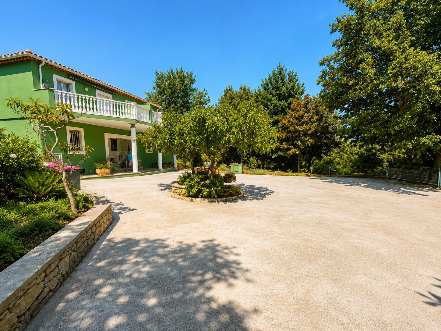 Appartement récent La Roquebrussanne