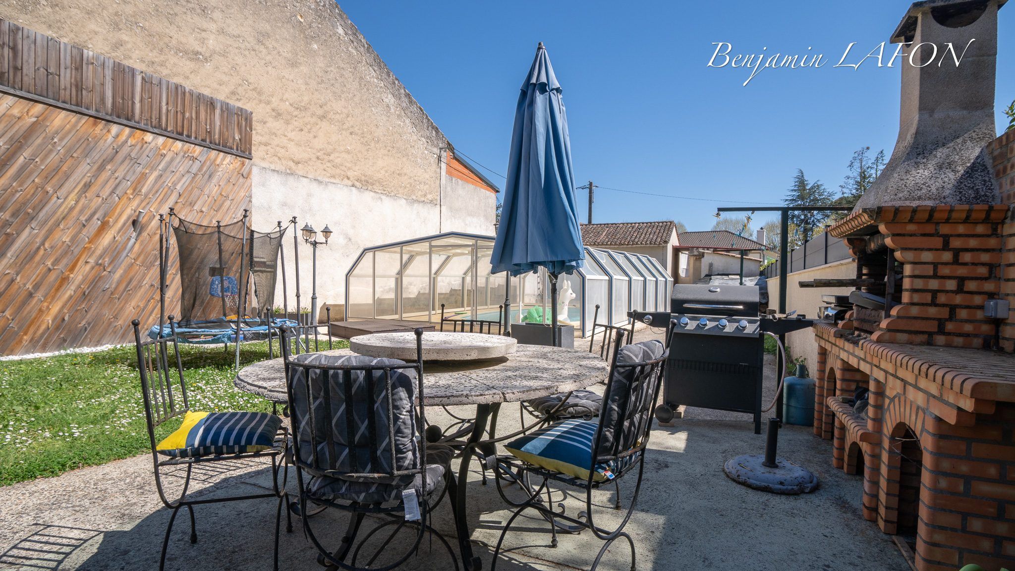 Superbe maison de ville avec jardin intime et piscine couverte