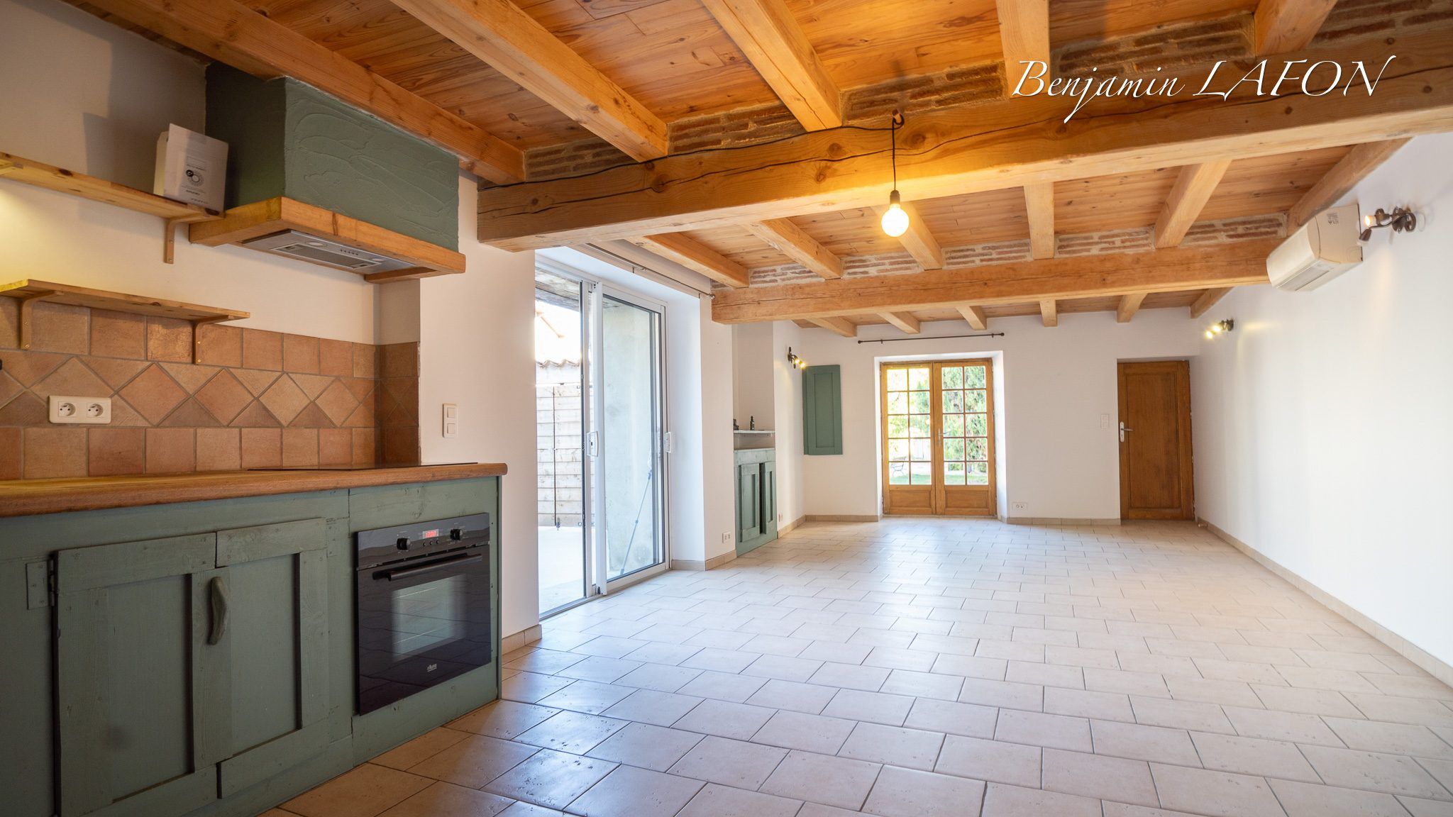 Maison de village 3 chambres avec cour, balcon et garage