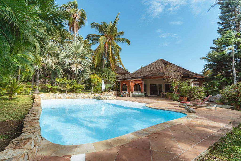 VILLA D'EXCEPTION - LOTISSEMENT PRIVÉ & SÉCURISÉ - SAINT-GILLES-LES-BAINS
