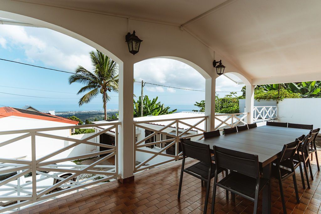 Villa Bois de nèfles saint Paul - 5 pièces 4 chambres - 143 m2 - 775m2 terrain