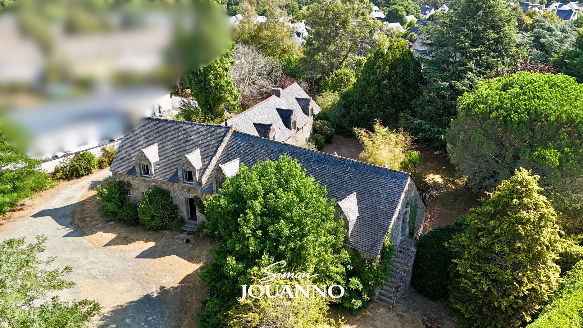 Longère à rénover et 4000 m² de terrain constructible 