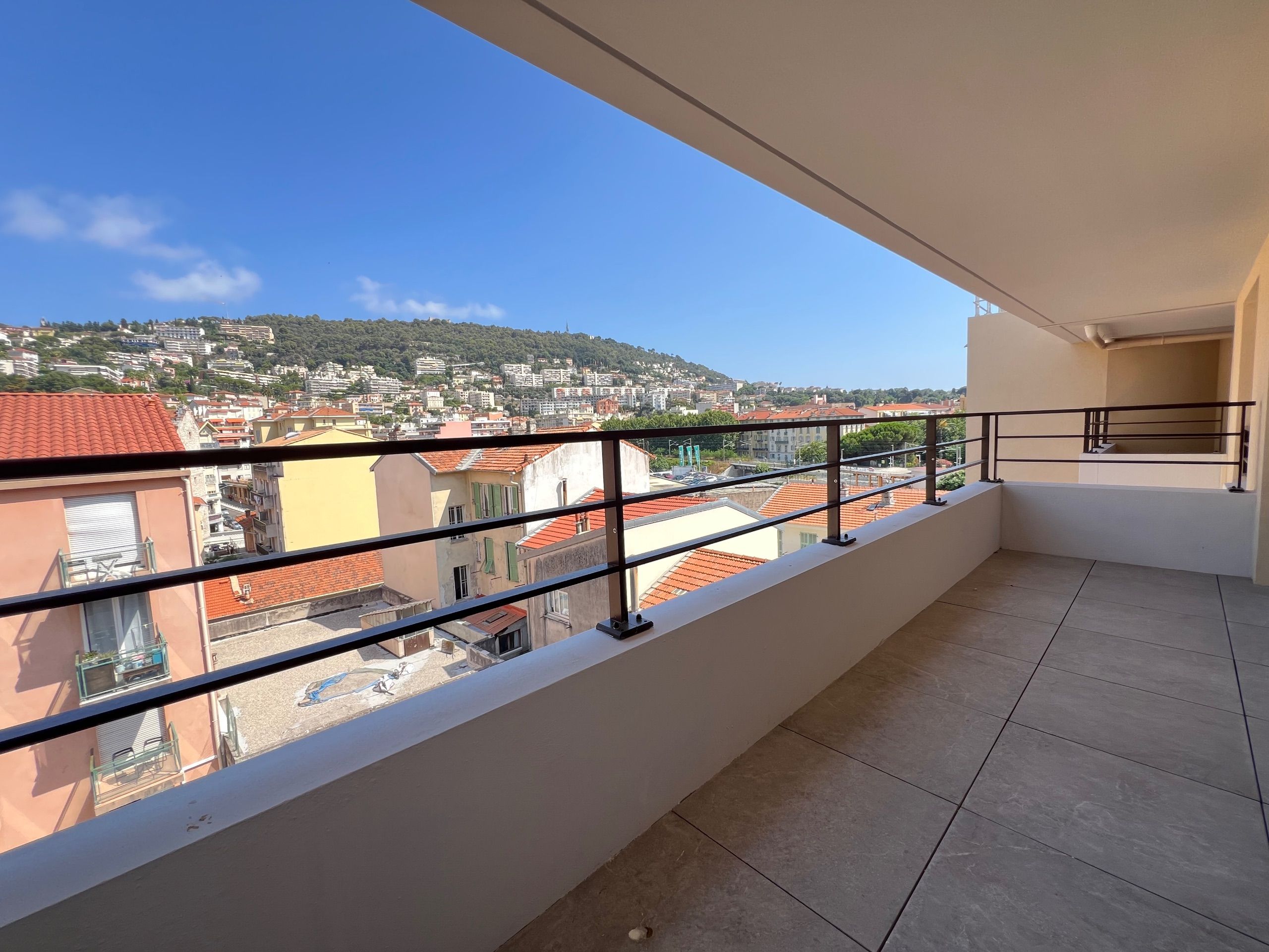 Nice Riquier, 4 pièces Dernier Étage avec Terrasse et Parking