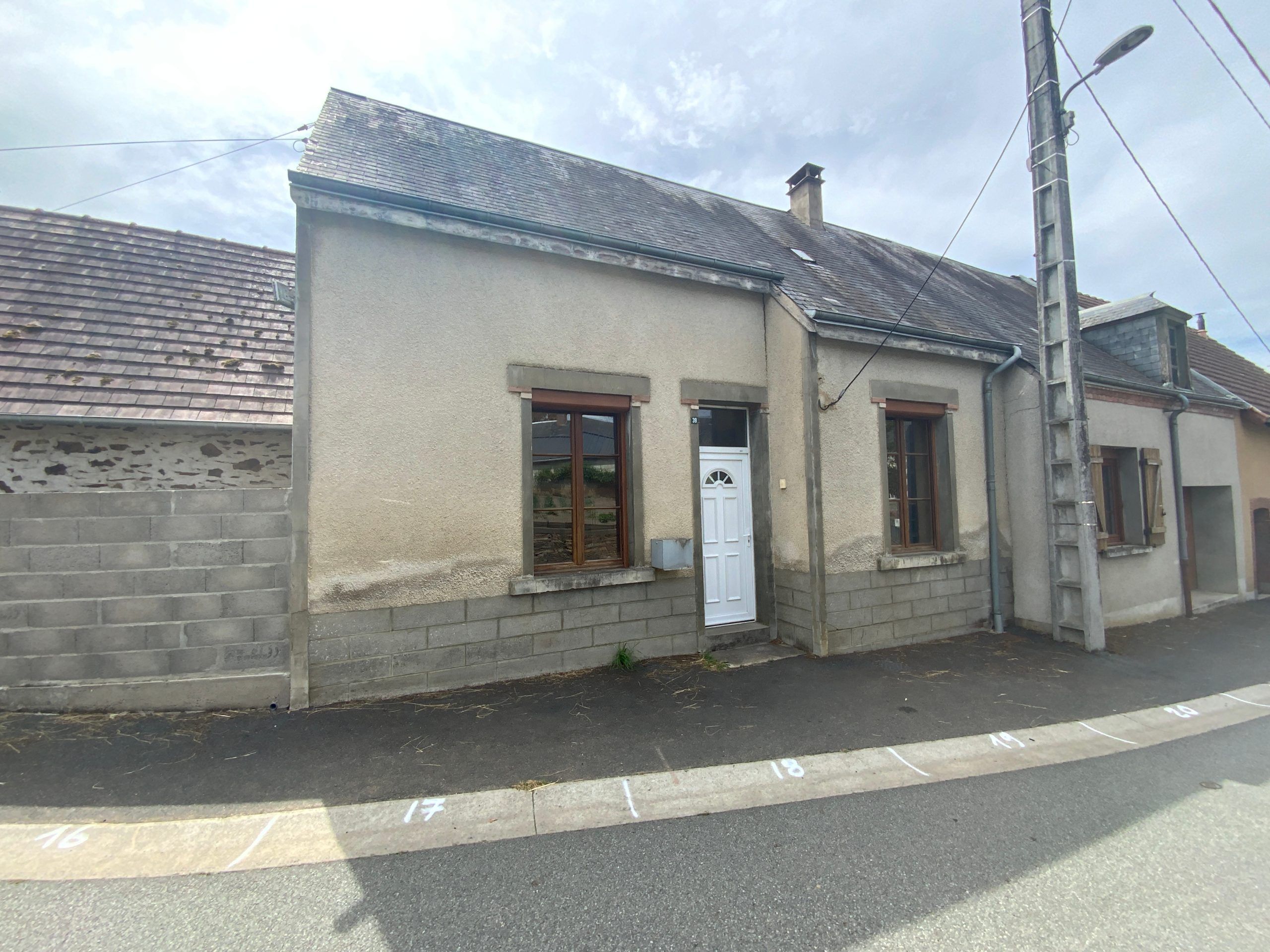 Maison de Bourg avec terrain à l arrière !