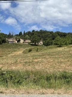 Colombier-le-Jeune / Ardèche Maison de caractère + 9 hectares et dépéndances 