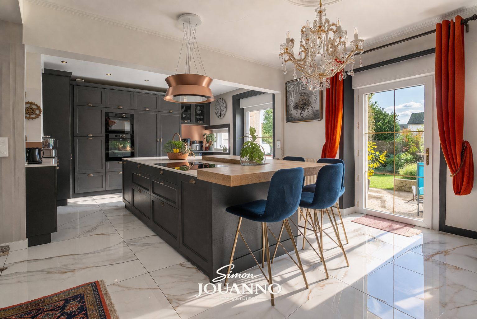 Maison de ville rénovée avec jardin et garage