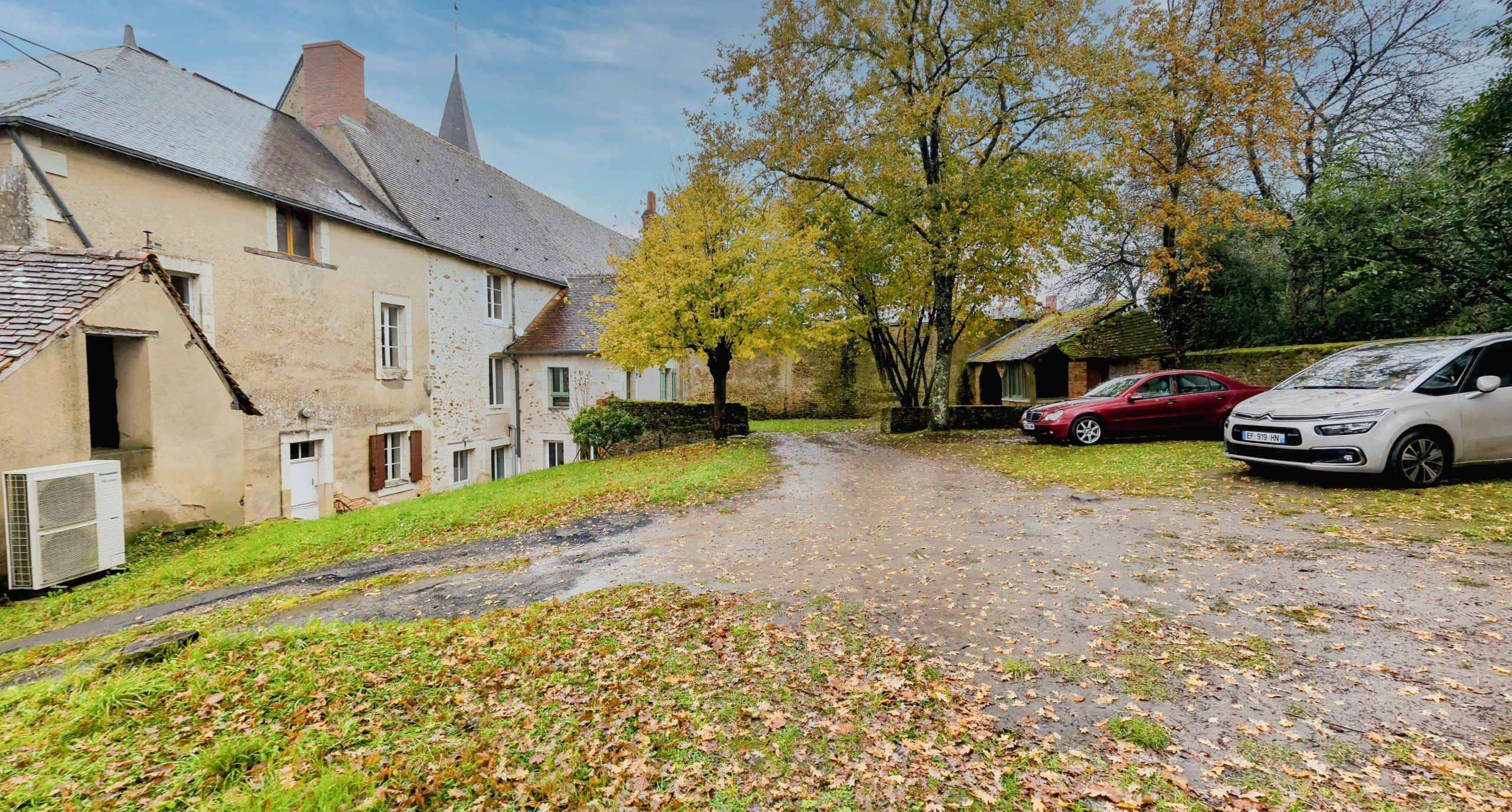 ENSEMBLE IMMOBILIER DE 3 LOTS. HABITATION PRINCIPALE CONFORTABLE + POTENTIEL LOCATIF