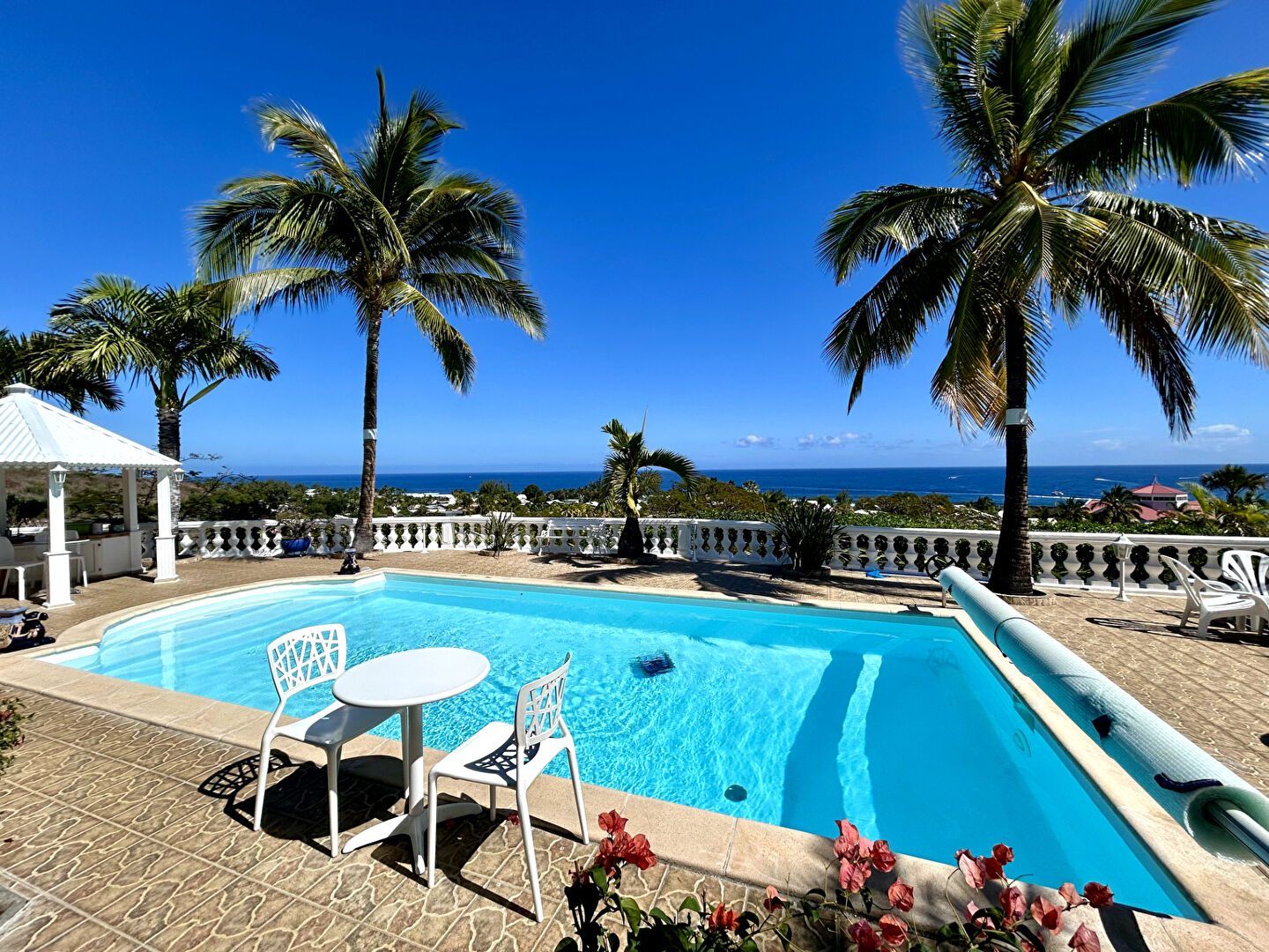 Villa T7 de Prestige avec vue panoramique - A VENDRE - SAINT GILLES LES BAINS