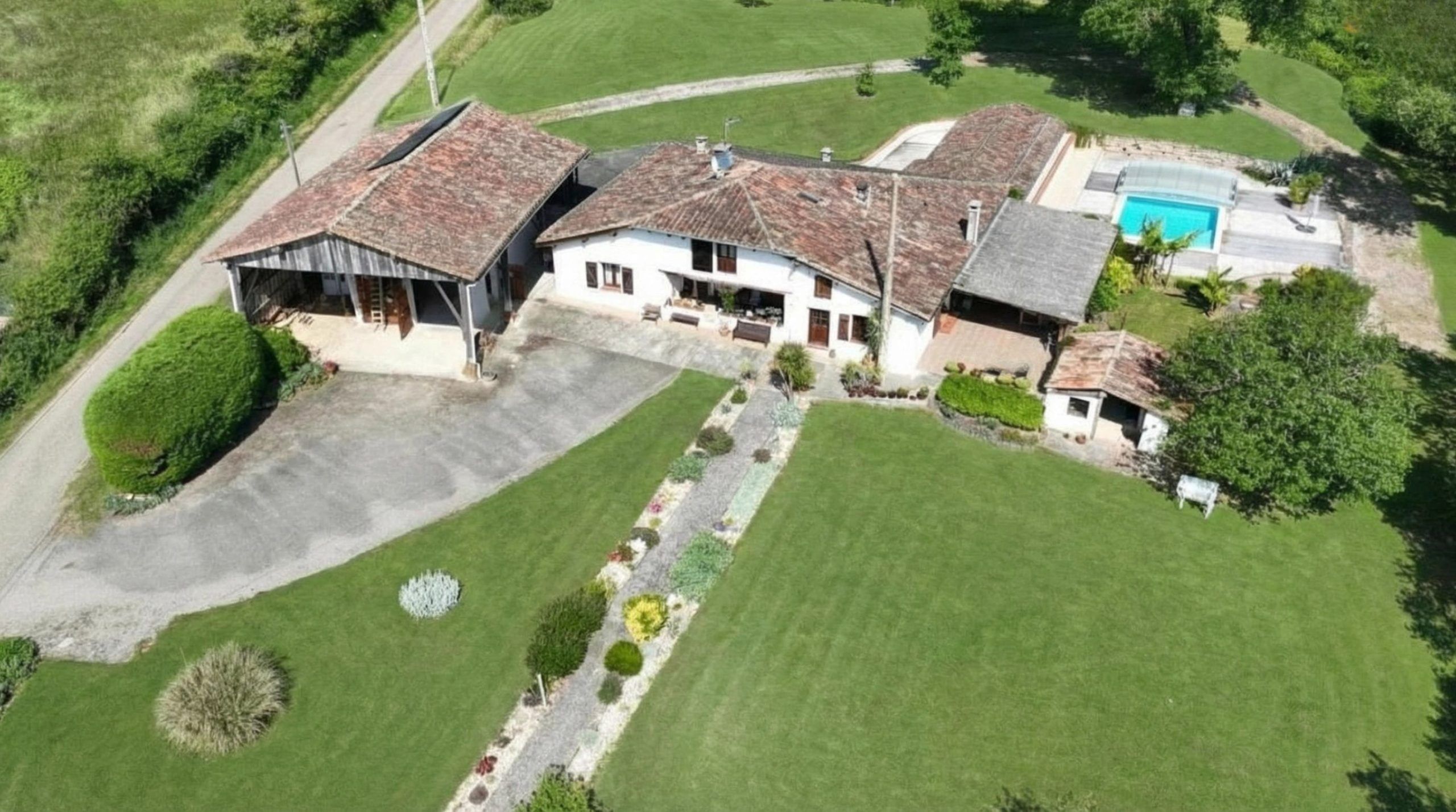 Propriété avec potentiel chambres d'hôtes - Piscine - 32 000 m² - Sérignac