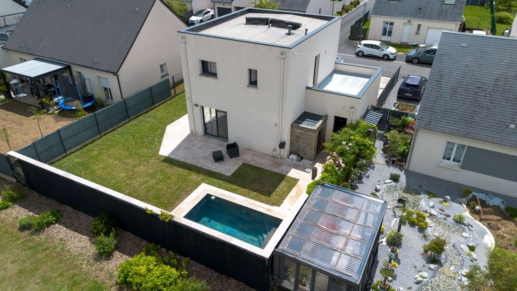 Villa / Maison contemporaine 105m2 - Piscine Balinaise - Garage - Jardin