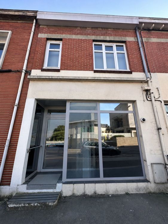 Ancienne banque à réhabiliter avec grand jardin - Aulnoye Aymeries