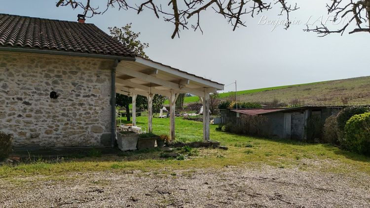 Maison en pierre 4 chambres avec dépendances et beau terrain