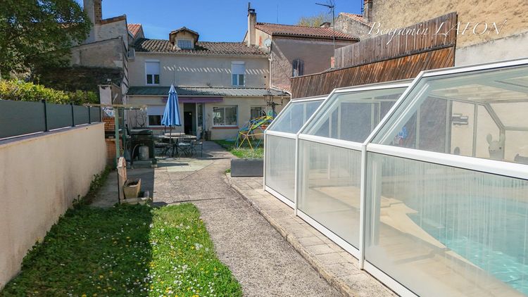Superbe maison de ville avec jardin intime et piscine couverte