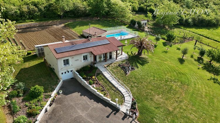Maison de plain-pied avec piscine, grand terrain et dépendances - 8 672 m² - à 9 km de Damazan, 25 km d'Agen