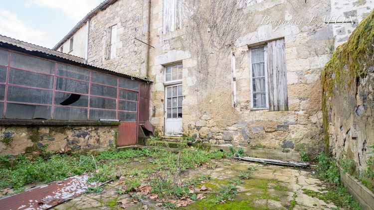 Ensemble immobilier avec entrepôt + maison à rénover ? Francescas