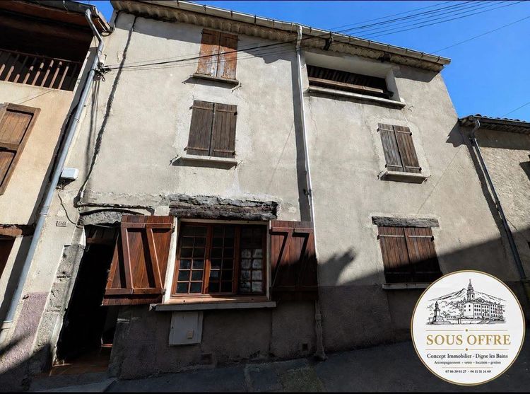 Grande maison de village - T5 -149 m² Centre de Mézel