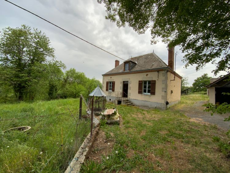 Maison avec dépendances et terrain à la campagne !