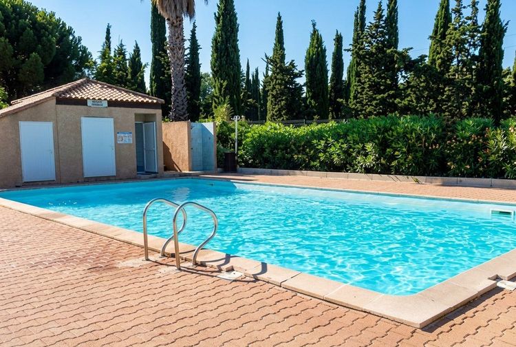 Piscine Les Mas de la mer.jpg
